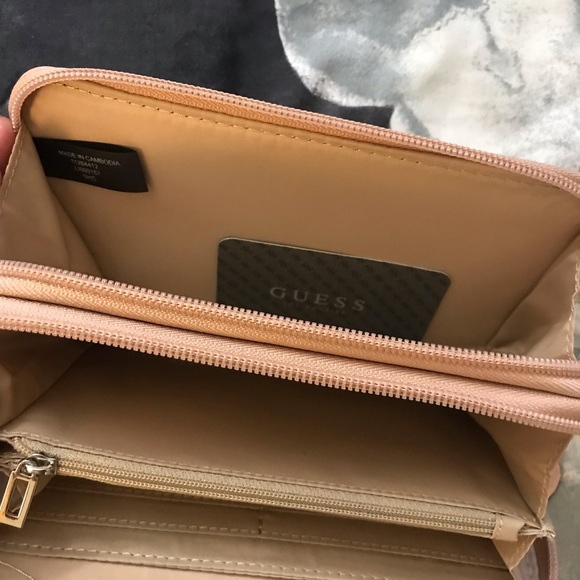GUESS Wallet - Picture 4 of 4